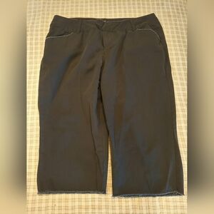 Women's black capris, size 20W
